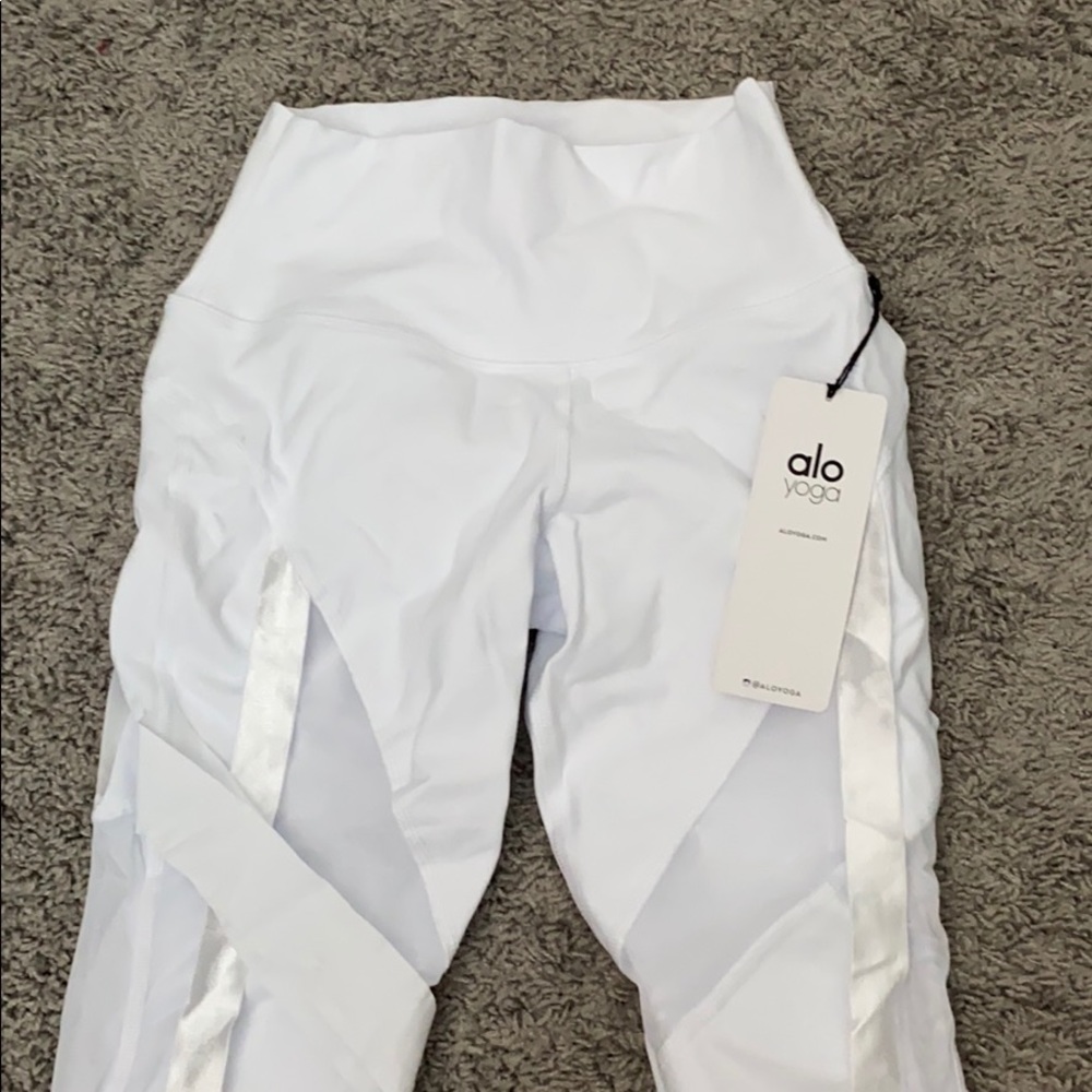 NWT White ALO yoga leggingS